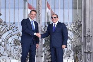 السيسي وميتسوتاكيس يؤكدان البدء الفوري بإعادة إعمار غزة ويجددان دعم حل الدولتين