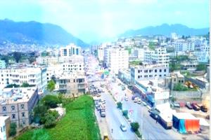 انفجار غامض يودي بحياة شخصين في إب إثر انقلاب دراجة نارية
