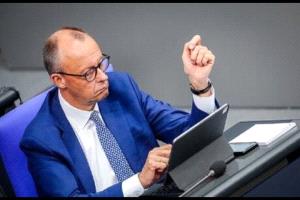 غالبية الألمان غير راضين عن أداء ميرتس بعد 100 يوم من الحكم.