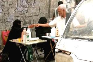 شاي الرصيف يتفوق على مطاعم المدينة.. حكاية صمود نساء كريتر
