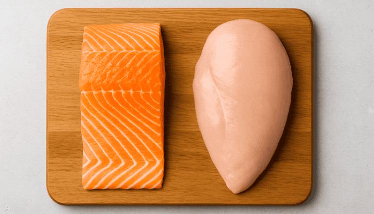 أيّهما صحي أكثر.. الدجاج أم السلمون؟
