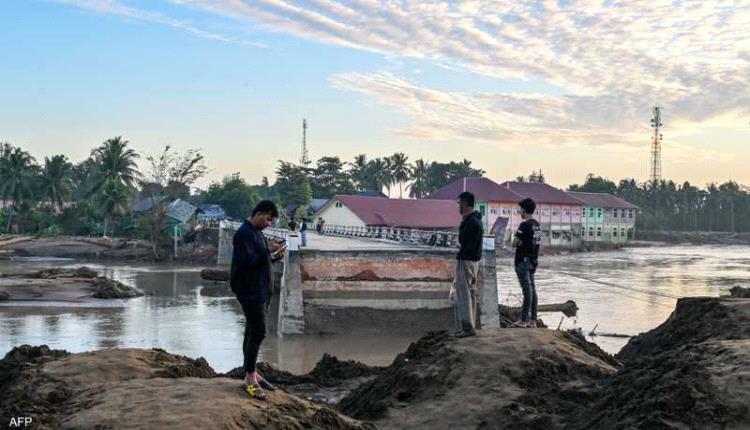 كارثة في إندونيسيا.. الفيضانات تبتلع 500 روح