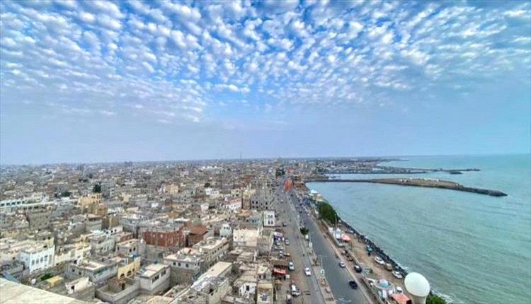 هزة أرضية خفيفة تهز الحديدة دون أضرار