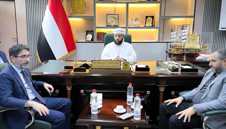اليمن وتركيا تتعاونان لإعادة إعمار المعاهد الدينية وتعزيز التنمية الوقفية