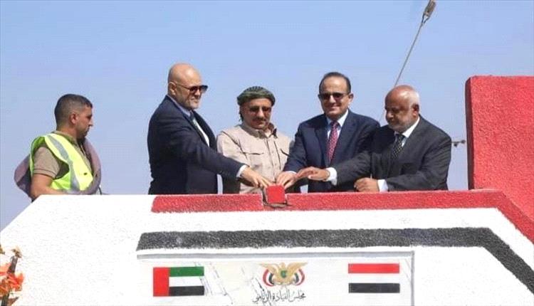 طارق صالح يضع حجر الأساس لمشروع طريق المخا-الخوخة: التنمية والمعركة الوطنية متوازيتان