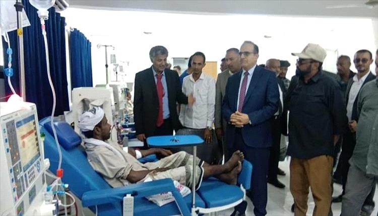 وزير الصحة ومحافظ الحديدة يتفقدان مركز الغسيل الكلوي بالخوخة ويثمنان دعم القطاع الصحي
