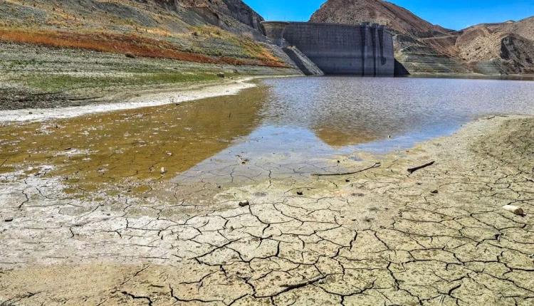 إيران تبحث شراء المياه مع تفاقم الجفاف الإقليمي