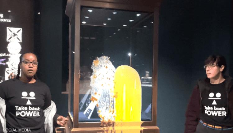 "هجوم حلوى" على صندوق التاج في برج لندن يثير فوض