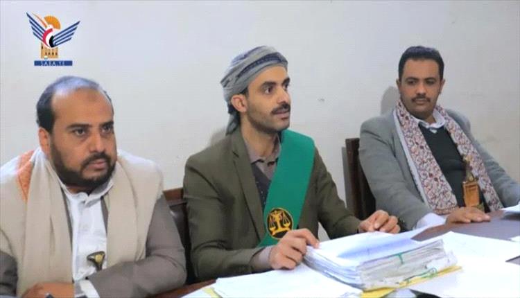 محاكمة خلف القضبان.. الحوثيون يبدؤون محاكمة مختطفين بتهمة “التخابر”
