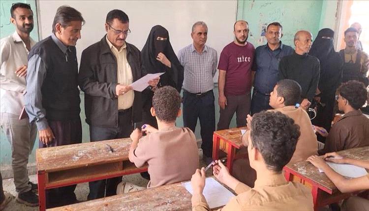 مدير عام المنصورة يشدد على أهمية الامتحانات في تعزيز تحصيل الطلاب