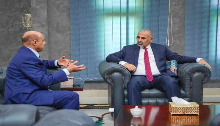 الرئيس الزُبيدي يطّلع على تقدّم الإصلاحات المالية ويشدد على دور البنك المركزي في الاستقرار الاقتصادي