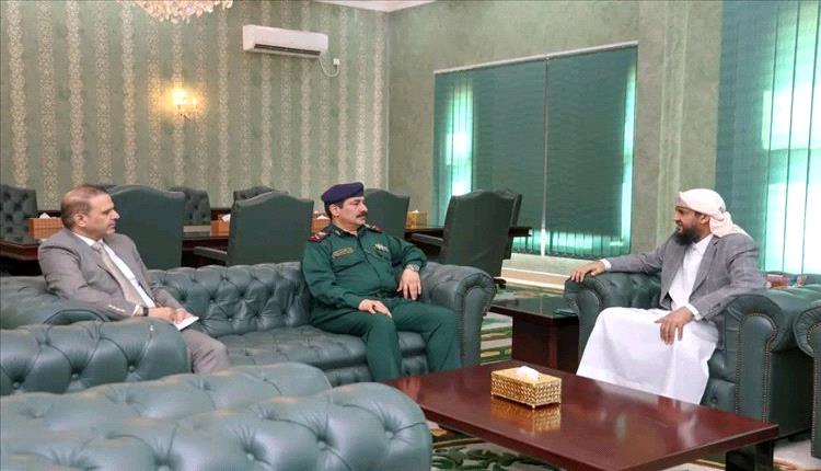 المحرّمي يرفع مستوى الجاهزية: تنسيق أمني موسّع لحماية المحافظات المحررة