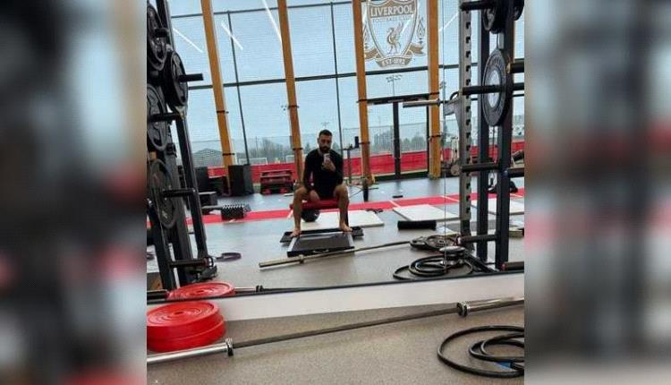 رد صلاح بعد الأزمة.. صورته وحيدا