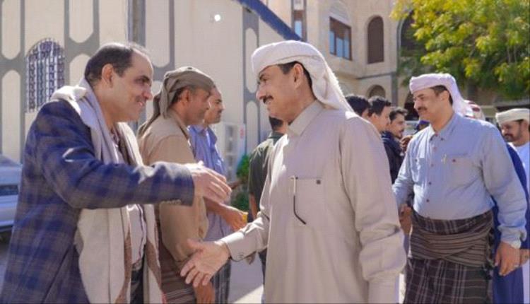 محافظ شبوة يعود إلى عتق بعد زيارة ناجحة للإمارات لتعزيز التنمية