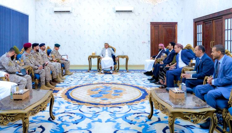 الرئيس الزُبيدي والتحالف العربي: تنسيقٌ أعلى لمواجهة الإرهاب وحماية الملاحة الدولية