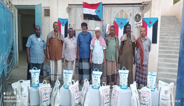 انتقالي ساه يطلق مبادرة إنسانية جديدة ويوزّع السلال الغذائية على الأسر المحتاجة بدعم من الرئيس الزُبيدي