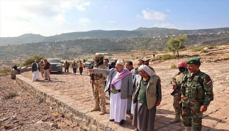 البرلمان يتفقد طريقًا حيويًا ويشيد بتعاون الإمارات لخدمة أهالي المعافر