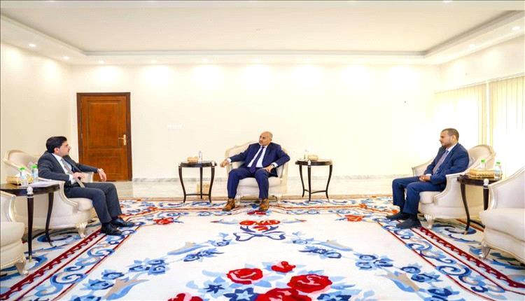 الزُبيدي يؤكد على تبني حلول مستدامة لأزمة المياه وتعزيز الإدارة الذكية للموارد