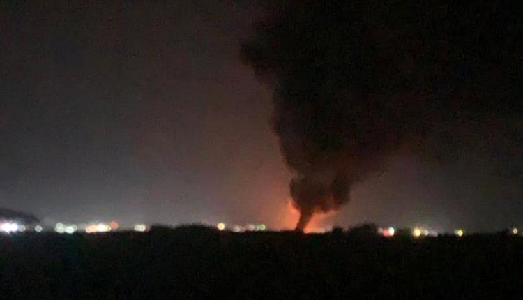 السيطرة على حريق في ناقلة وقود بالقرب من مطار عتق الدولي
