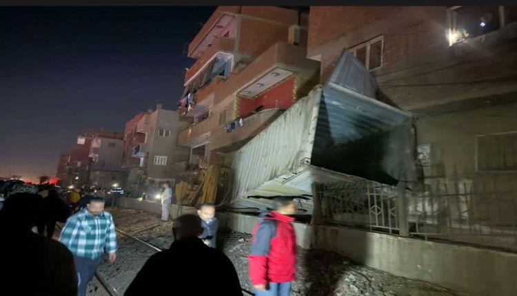 عاجل |مصر .. سقوط حاويات فارغة من أعلى قطار بجوار طريق الإسكندرية الزراعي دون إصابات