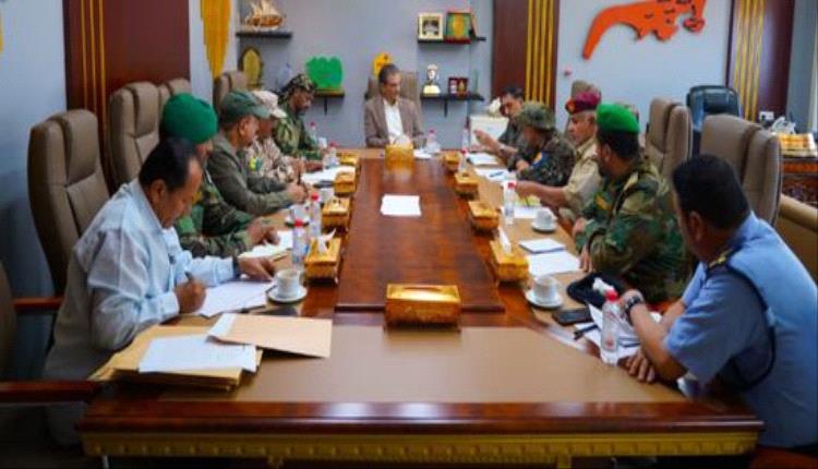 عدن تُحكم الطوق الأمني: ترقيم شامل للمركبات العسكرية ومنع غير المرقّم من الدخول