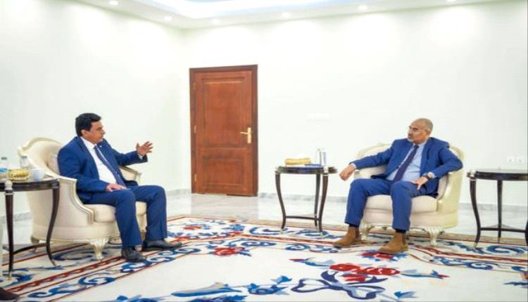 الزُبيدي يدفع نحو تطوير كفاءة الكادر الوظيفي في أمانة مجلس الوزراء