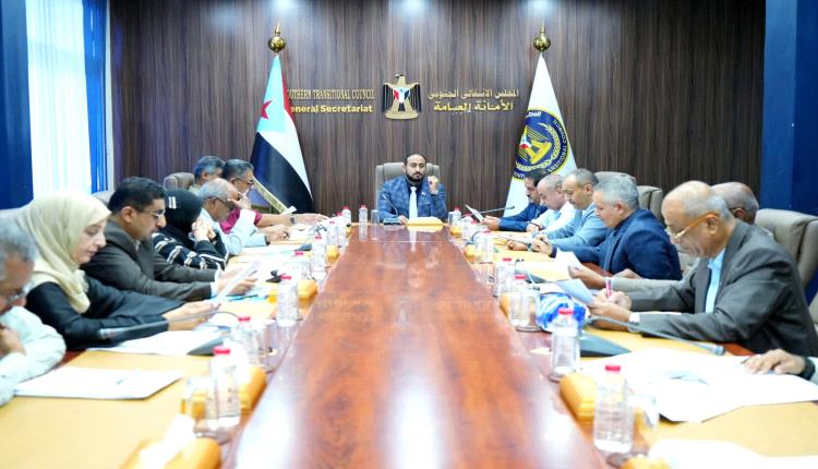 الأمانة العامة للانتقالي تبحث تطورات المشهد السياسي وتصاعد الحراك الشعبي في مخيمات الاعتصام