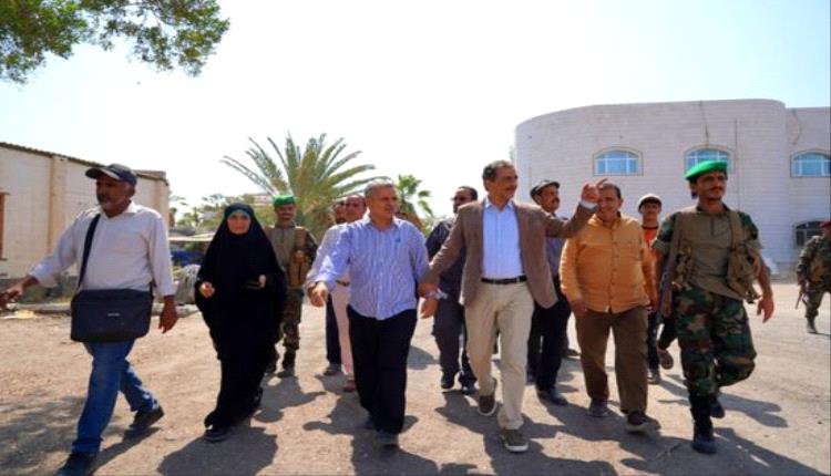 محافظ عدن يدفع بسرعة إنجاز كورنيش أهل الخور ويعزز البنية التحتية