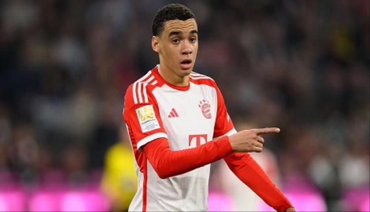 بعد غياب طويل.. موسيالا يخوض أول حصة جماعية مع بايرن ميونخ