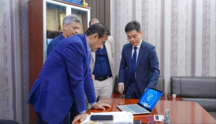 شبوة تتعاون مع شركة صينية لتعزيز مشاريع الطاقة المستدامة