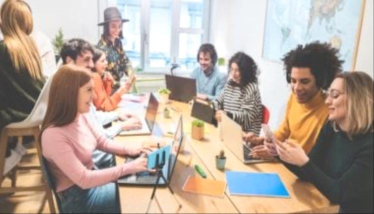 ثماني ساعات فقط… قانون العمل يضع حدًا لاستنزاف العامل