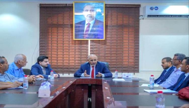 الرئيس الزُبيدي يوجه بتنفيذ مشاريع عاجلة لتنقية مياه الشرب في الضالع ولحج