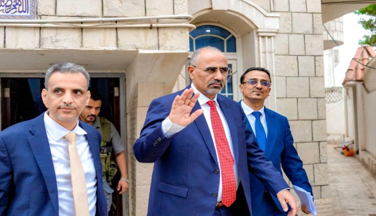 الرئيس الزُبيدي يتفقد وزارة الإدارة المحلية ويؤكد تعزيز دورها في تطوير أداء السلطات المحلية