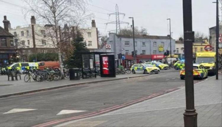 طعن داخل المترو يشل حركة محطة كوليرز وود في لندن