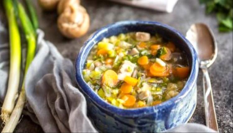 شوربة الدجاج دفء الجسم وتقوية المناعة في الشتاء