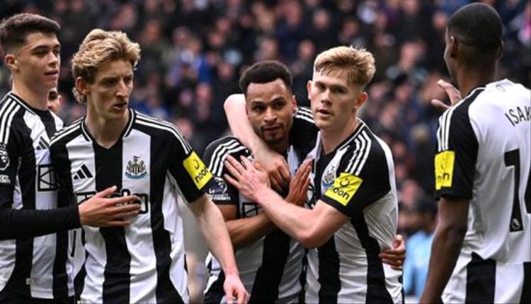 هاو يصرخ في وجه التحكيم: ركلة جزاء ضائعة تُكلف نيوكاسل نقطتين