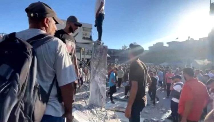 نعوش تحت الهدنة: قصف مدرسة للنازحين يهزّ غزة