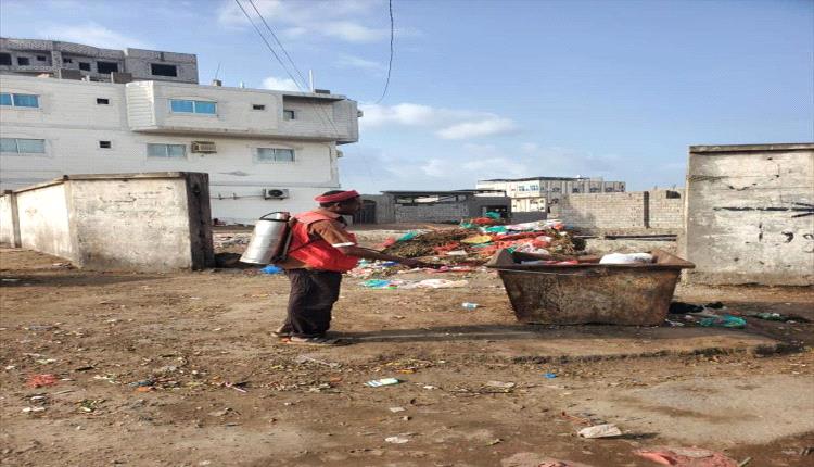 عدن: حملة رش وقائي لتكثيف جهود الصحة العامة في خور مكسر
