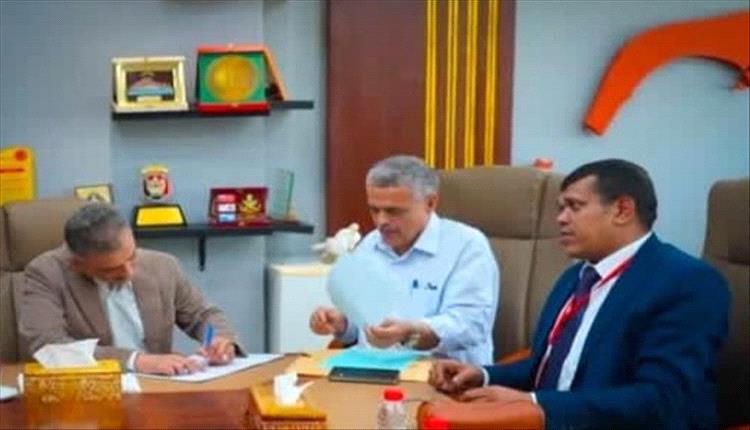 عدن: محافظ العاصمة يوقّع اتفاقية بناء الدور الرابع لكلية طب الأسنان بجامعة عدن