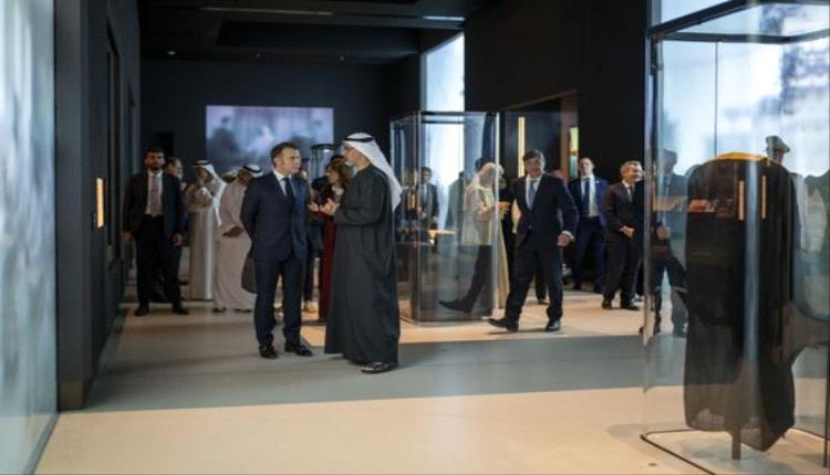 الرئيس الفرنسي يزور متحف زايد الوطني برفقة ولي عهد أبوظبي

