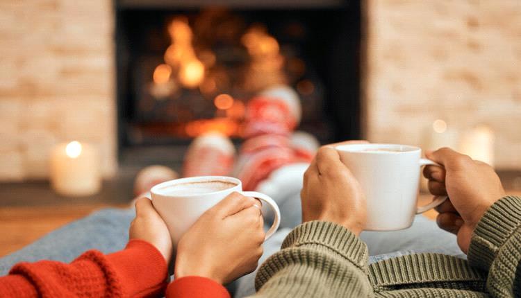 الكاكاو يحمي صحة الأوعية الدموية أثناء الجلوس الطويل
