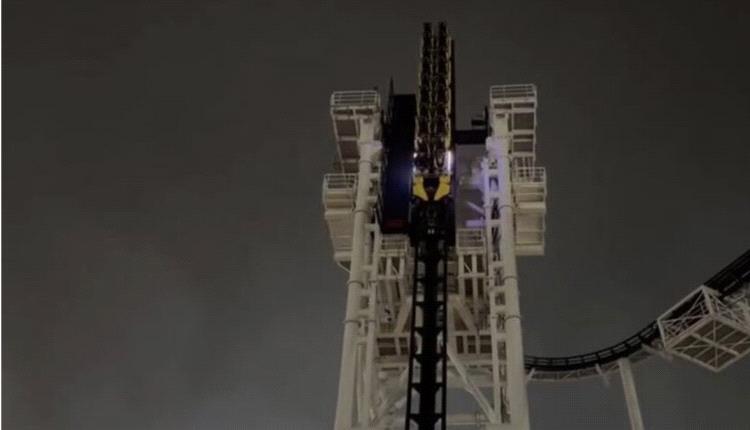 تكساس.. راكبان يعلقان على ارتفاع شاهق لمدة ساعة بعد تعطل لعبة أفعوانية