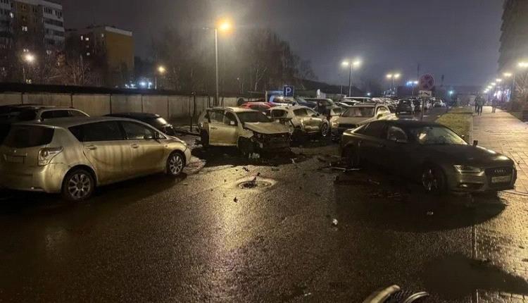 انفجار سيارة بموسكو يُصيب سائقًا ويُدمر عدة مركبات