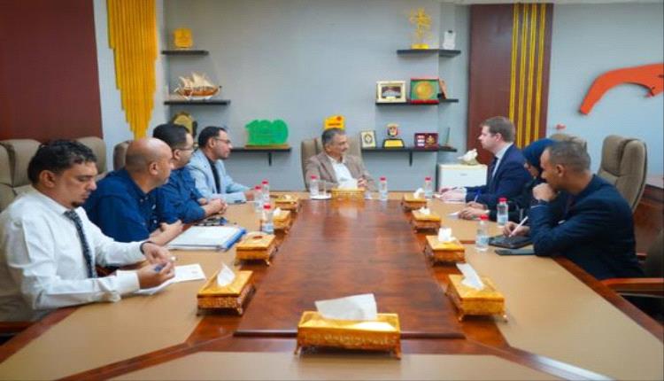 محافظ عدن: الجنوب لن يكون ساحة للفوضى ويدعم استعادة الأمن والاستقرار