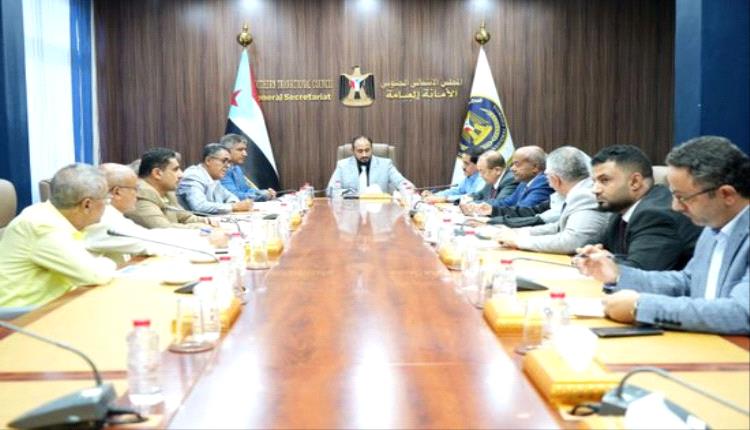 أمانة الانتقالي الجنوبي تستعرض الأداء الدبلوماسي والسياسي وتعزز دعم الشهداء والجرحى