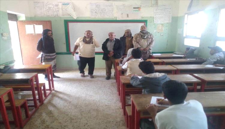 اليافعي يتفقد اختبارات لودر ويشيد بانضباط مدرسة محنف
