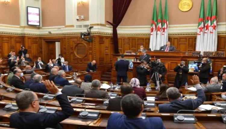 البرلمان الجزائري يجرّم الاستعمار الفرنسي ويطالب باعتذار رسمي