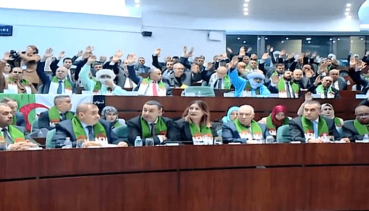 البرلمان الجزائري يصادق على قانون يجرم الاستعمار الفرنسي