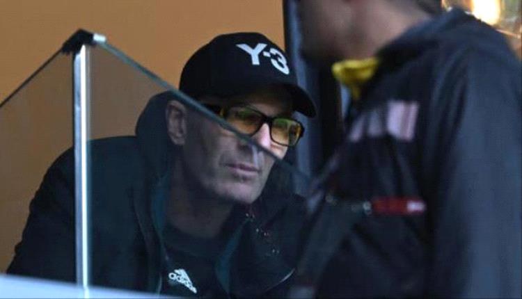 زيدان يحضر لمساندة نجله حارس الجزائر أمام السودان