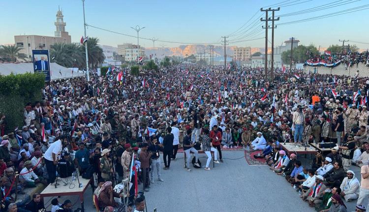 الشعيبي يشبّه المشهد السياسي بمباراة في حضرموت.. هدف للزُبيدي وظلم تحكيمي مستمر